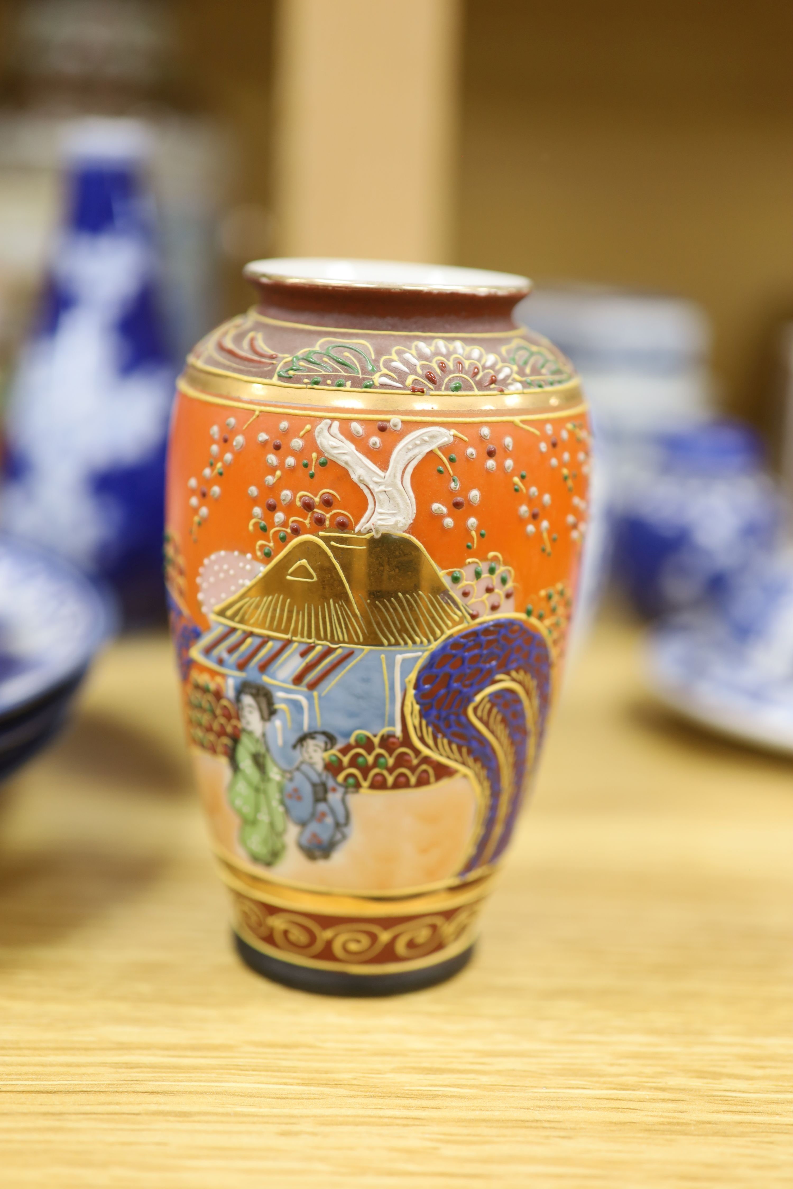 A quantity of mixed Chinese and Japanese porcelain